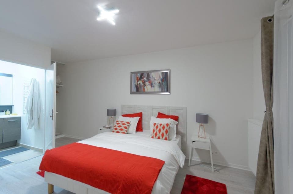 Bed, Photo of the whole room