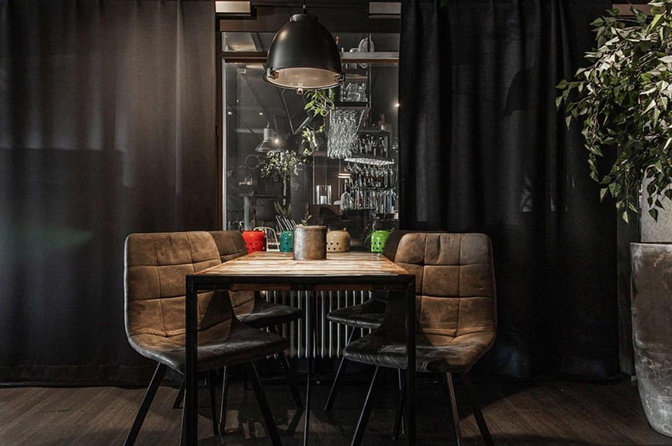 Restaurant/places to eat, Lounge or bar