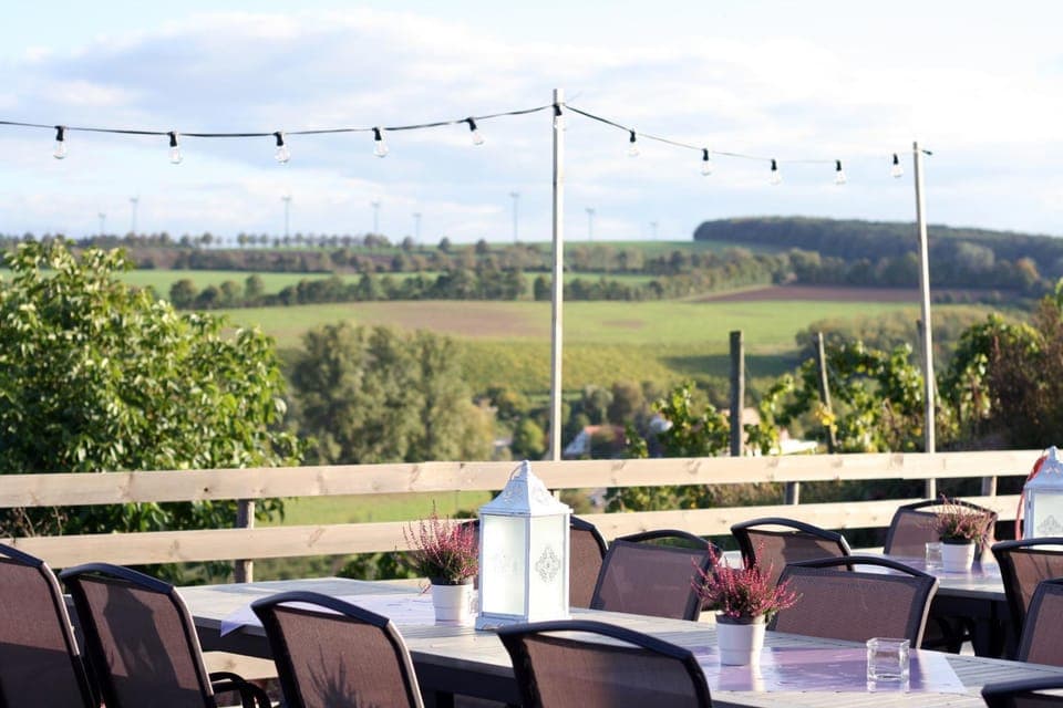 Restaurant/places to eat, Day, Natural landscape, Summer, Garden, View (from property/room), Balcony/Terrace, Banquet/Function facilities, On site, Garden view