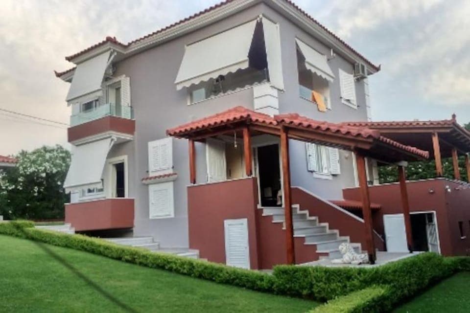 Staff, Facade/entrance, Garden, Bathroom, TV and multimedia, Balcony/Terrace, Balcony/Terrace, Kitchen or kitchenette, Living room, Seating area, Dining area, Bedroom, City view, Garden view, Lake view, Mountain view, Sea view, Street view, Family