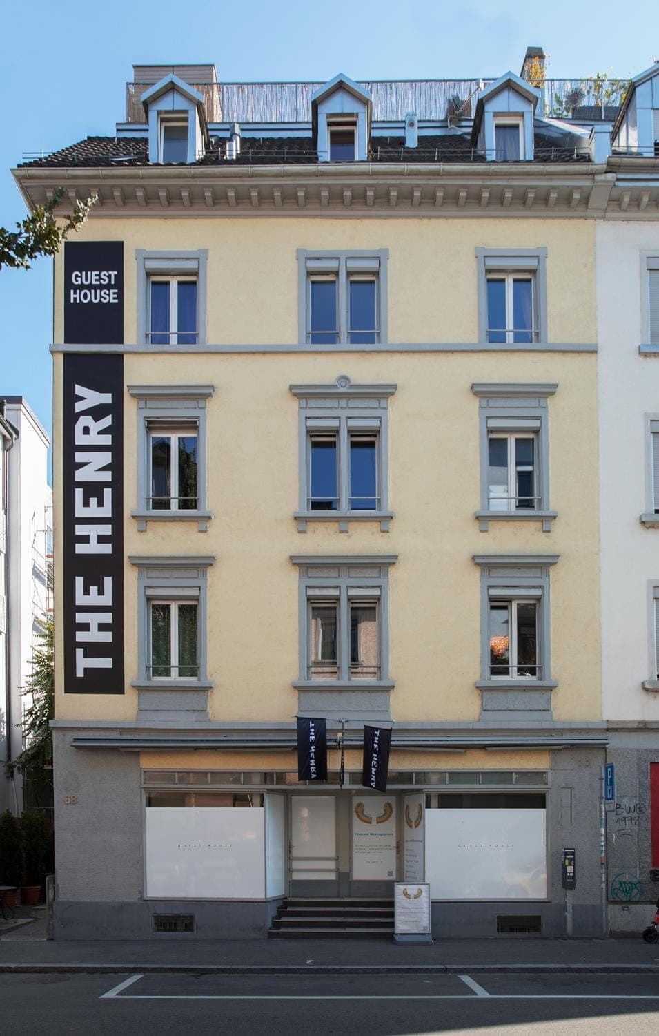 Facade/entrance