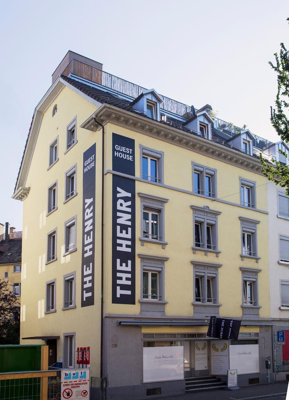Facade/entrance