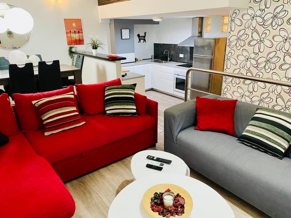 Kitchen or kitchenette, Seating area, Dining area