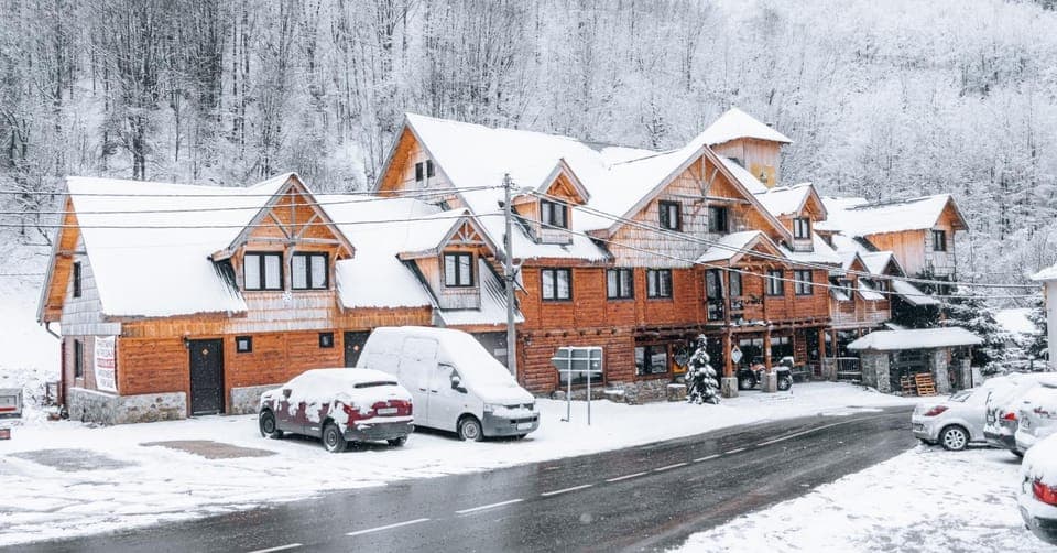 Property building, Natural landscape, Parking