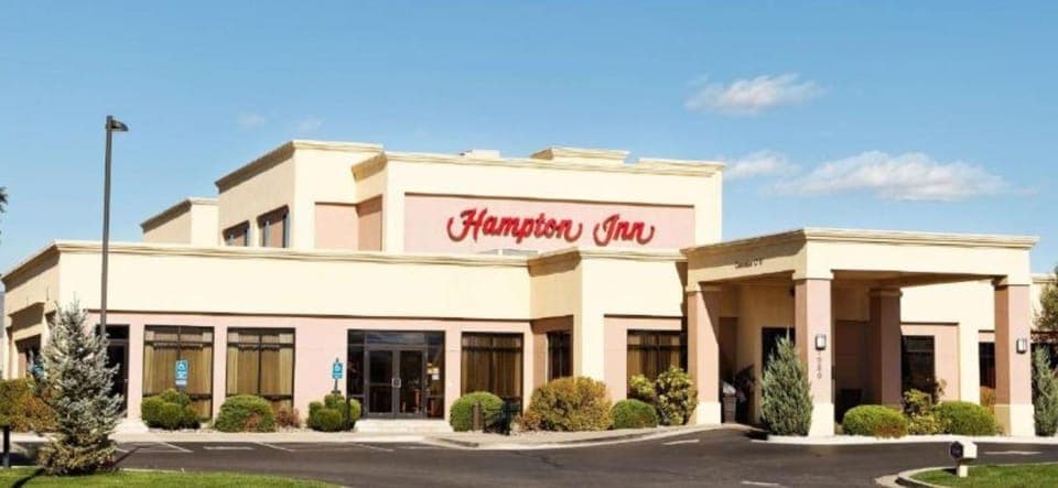 Property building, Facade/entrance, Property logo or sign