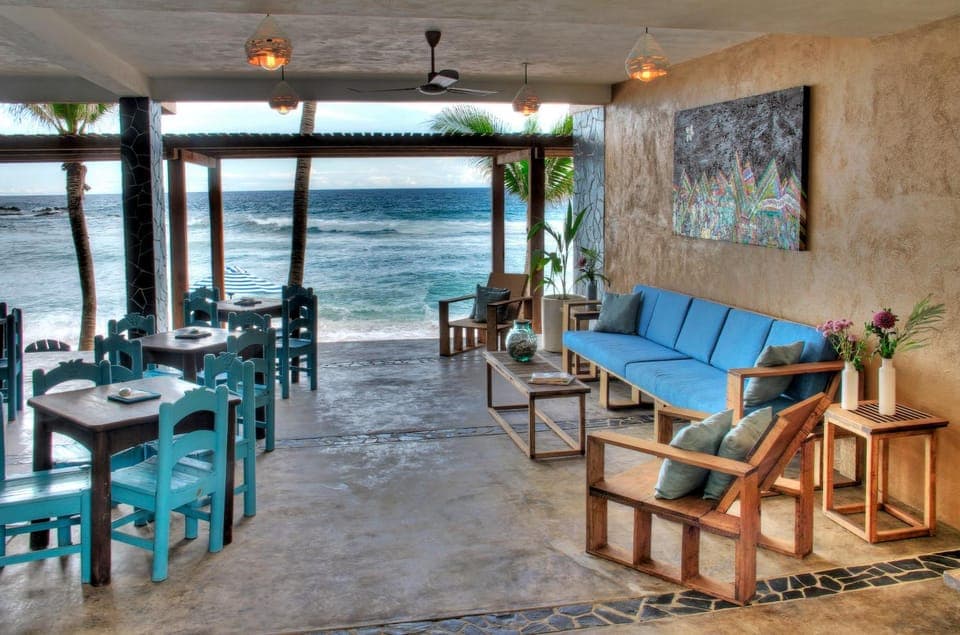 Restaurant/places to eat, Living room