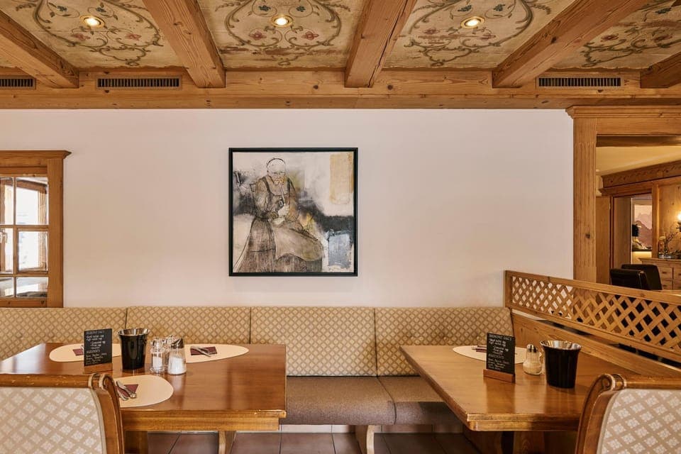 Seating area, Breakfast