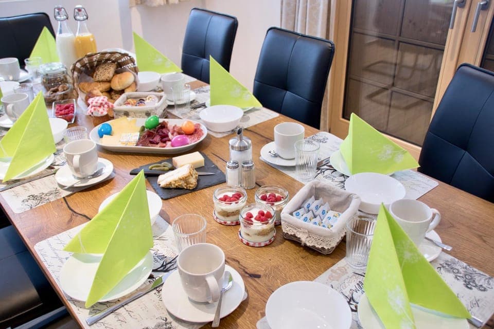 Dining area, Breakfast, Continental breakfast