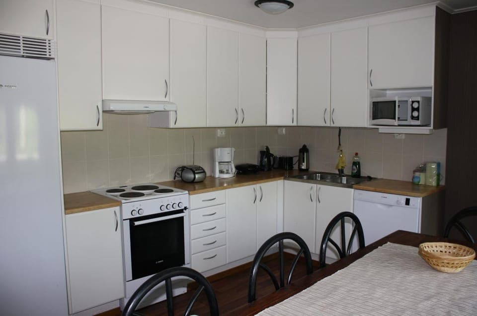 Coffee/tea facilities, Kitchen or kitchenette, Dining area