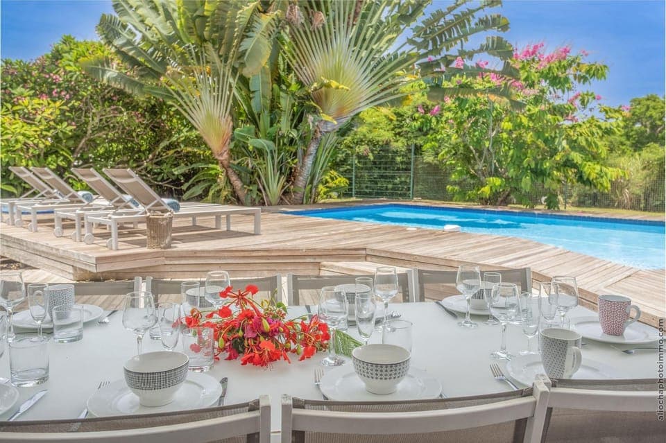 Patio, Spring, Day, Garden, Dining area, Garden view, Pool view, Swimming pool, sunbed
