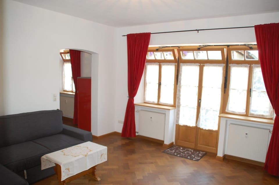 Bed, Living room, Street view