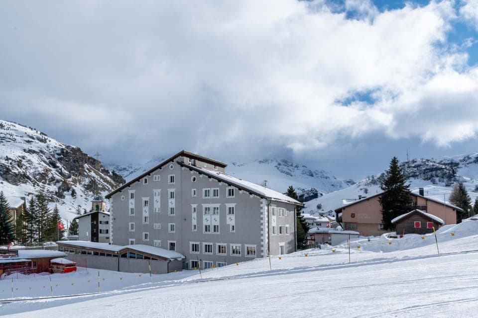 Property building, Skiing