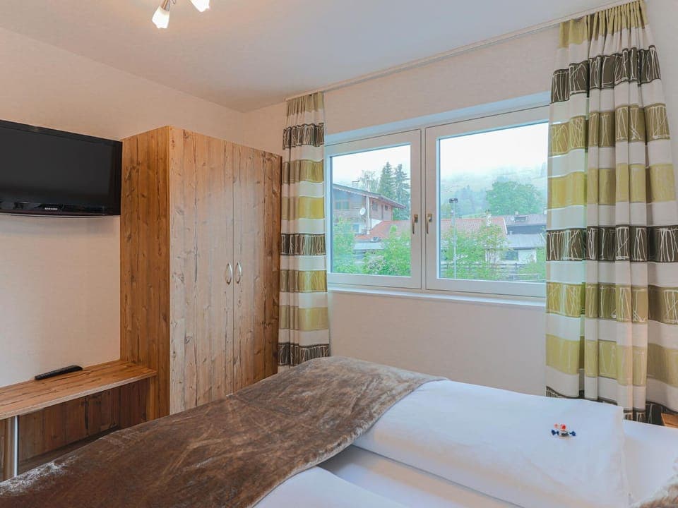 Bed, TV and multimedia, Bedroom, wardrobe