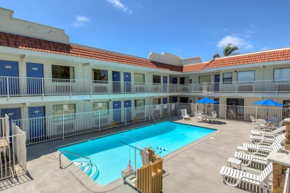 Swimming pool, Swimming pool
