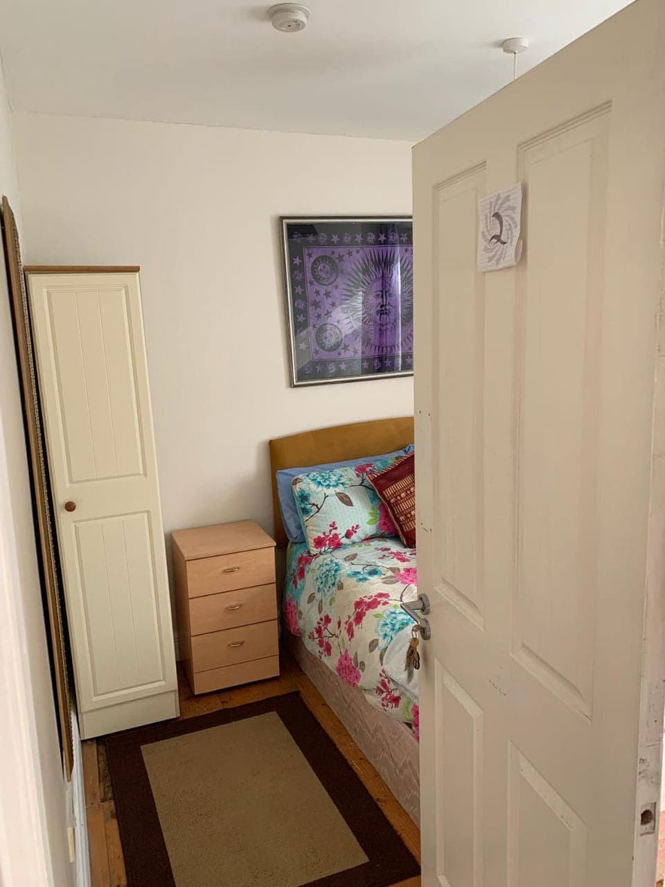 Photo of the whole room, Bedroom