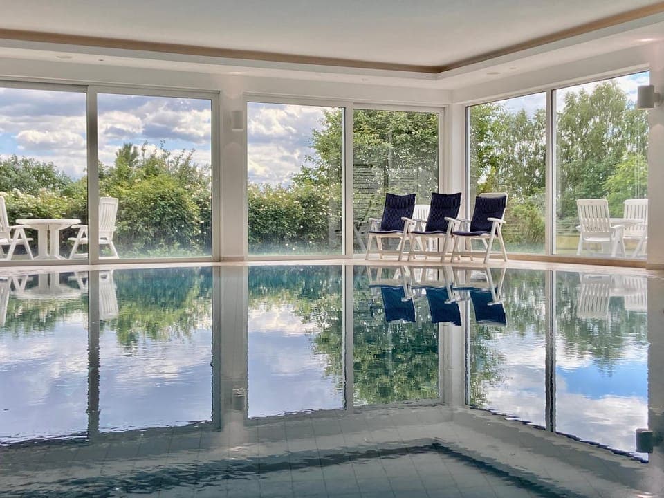 Swimming pool, sunbed