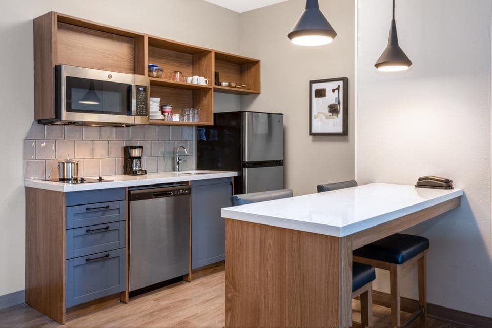 Dining area, kitchen