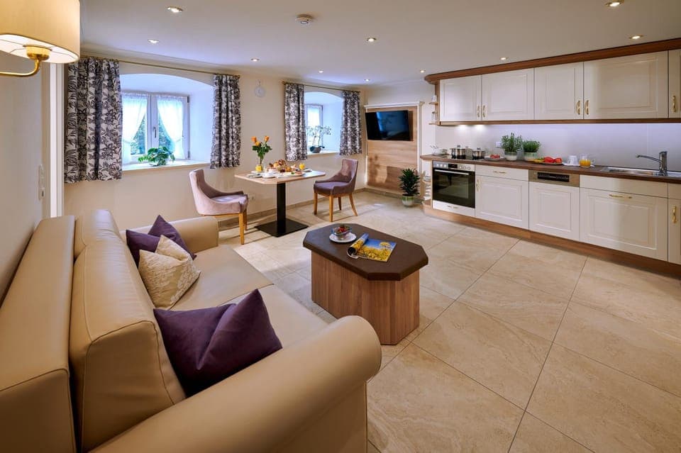 Kitchen or kitchenette, Living room, Dining area