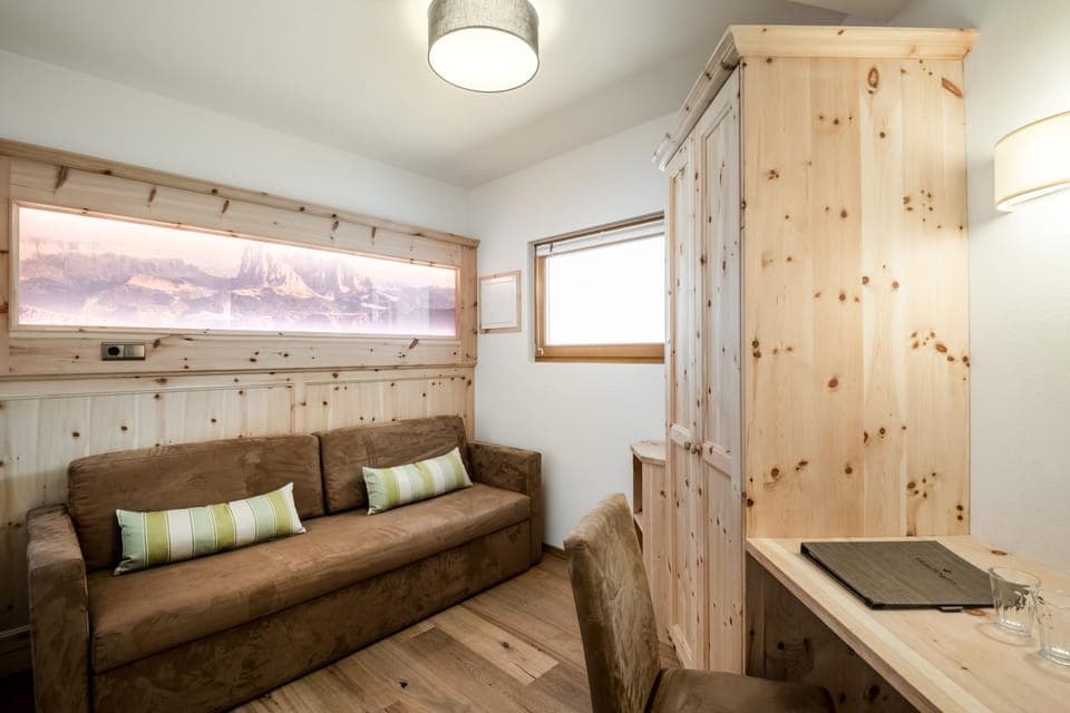 Decorative detail, Seating area