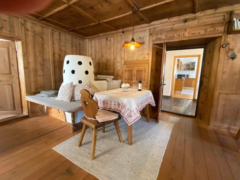 Living room, Dining area, pet friendly