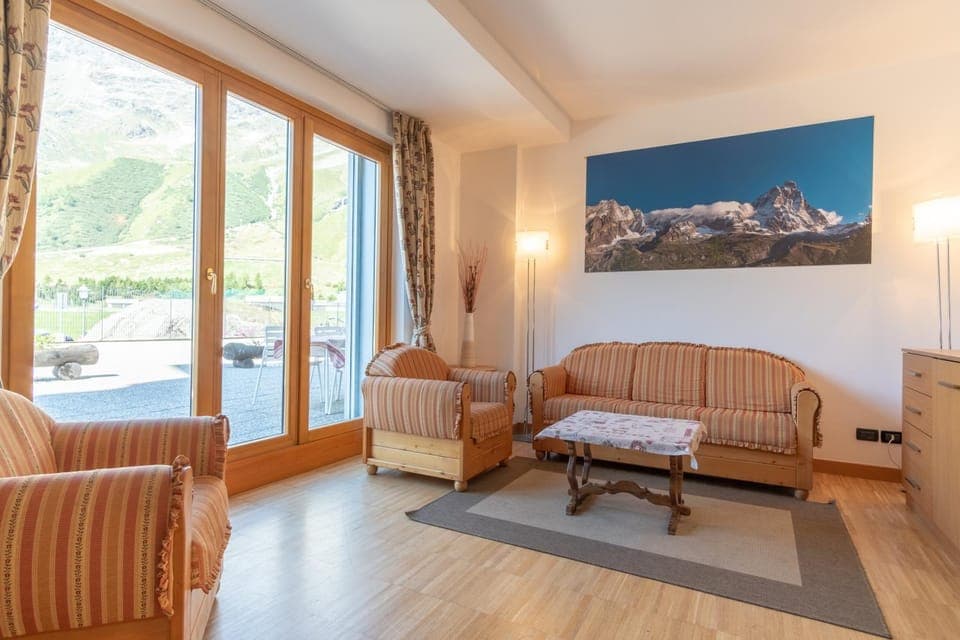 Living room, Seating area, Mountain view