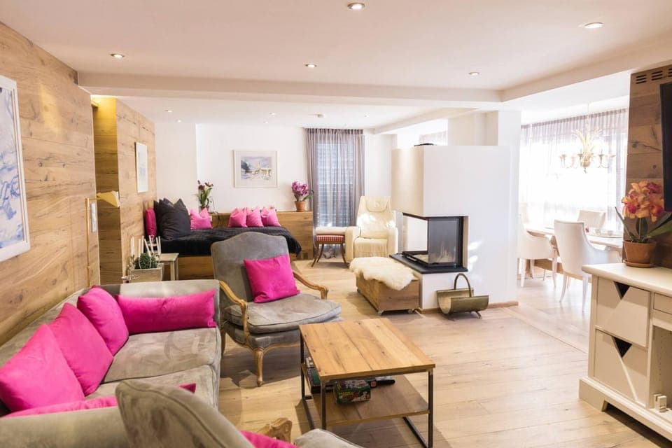 Communal lounge/ TV room, Living room