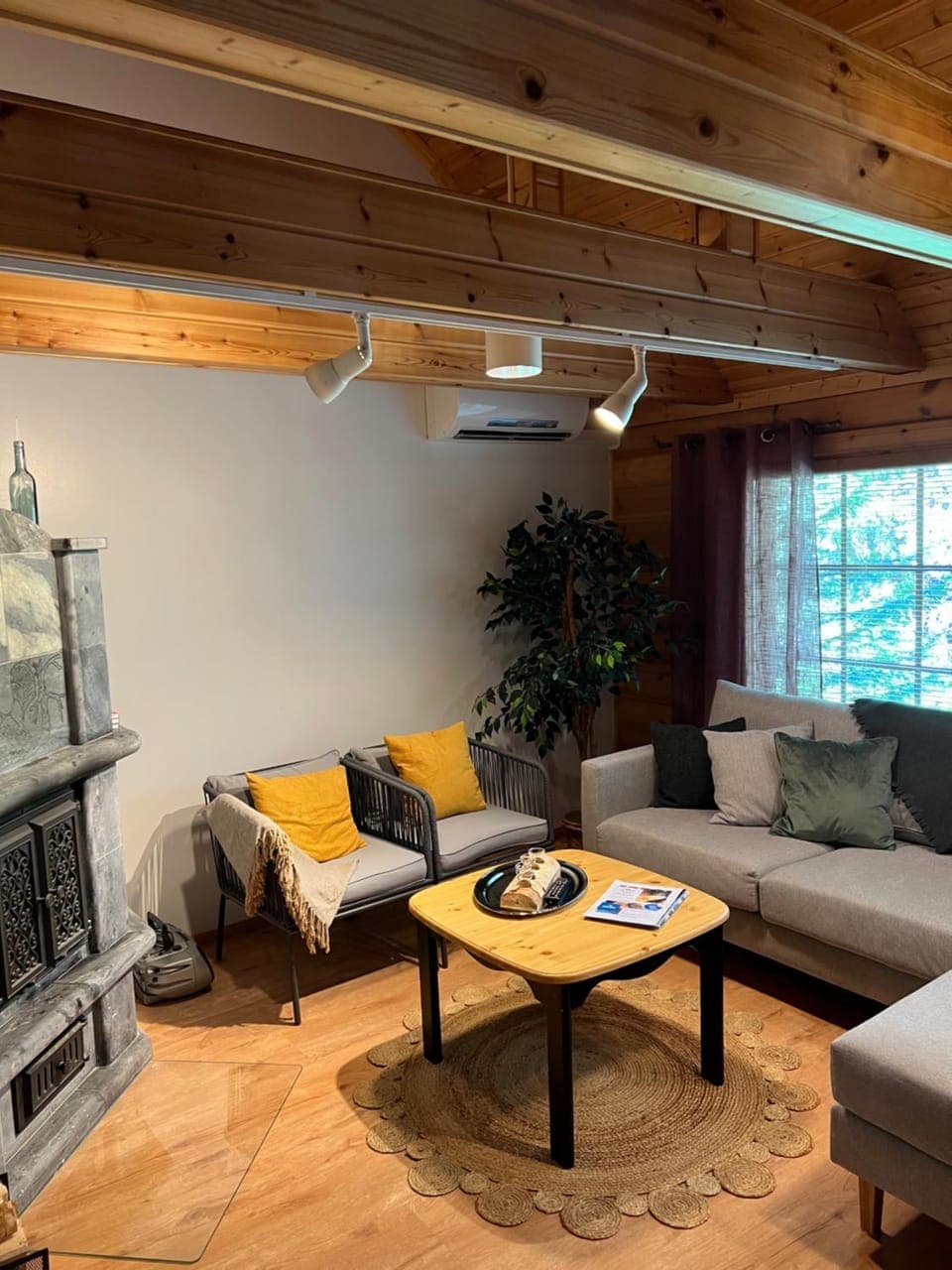 Living room, Seating area