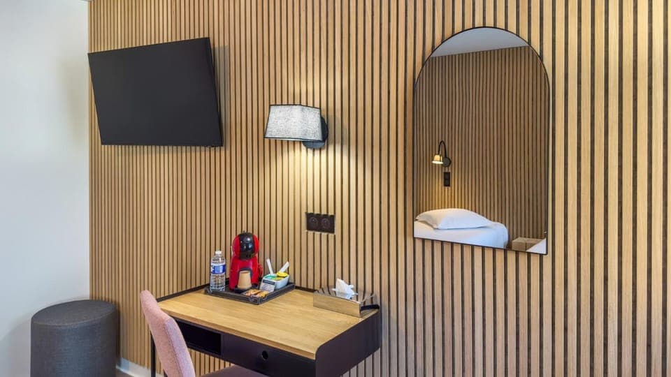 Coffee/tea facilities, hair dresser