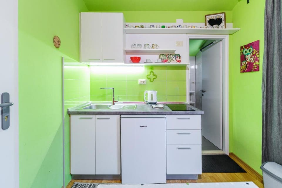 Kitchen or kitchenette, stove