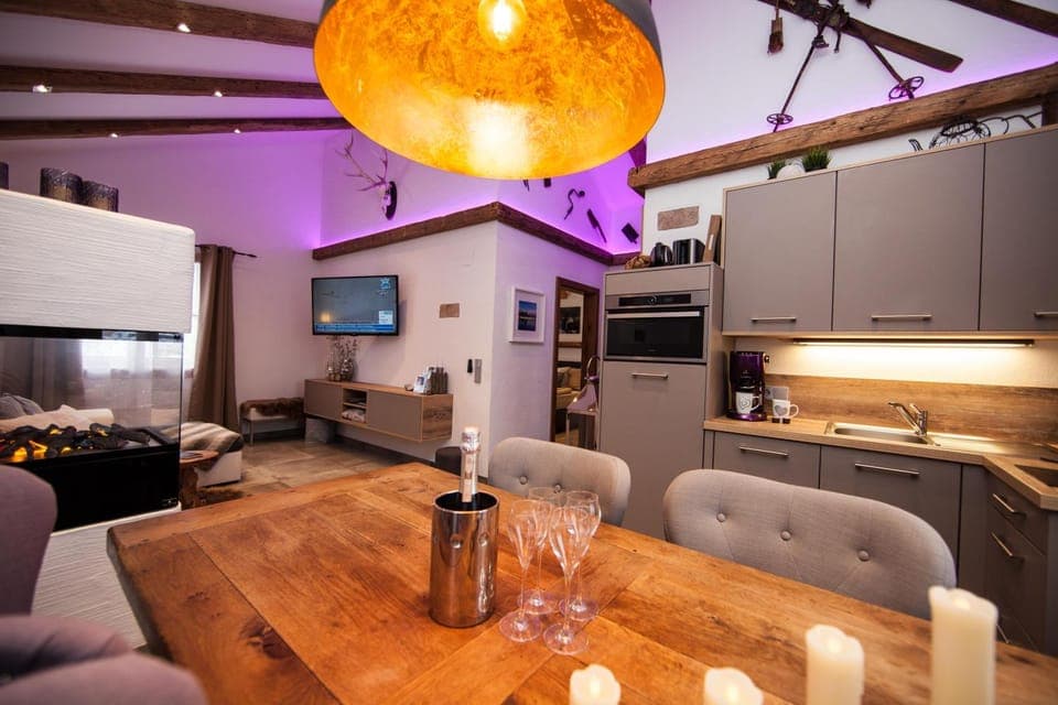 Kitchen or kitchenette, Living room, Seating area, Dining area