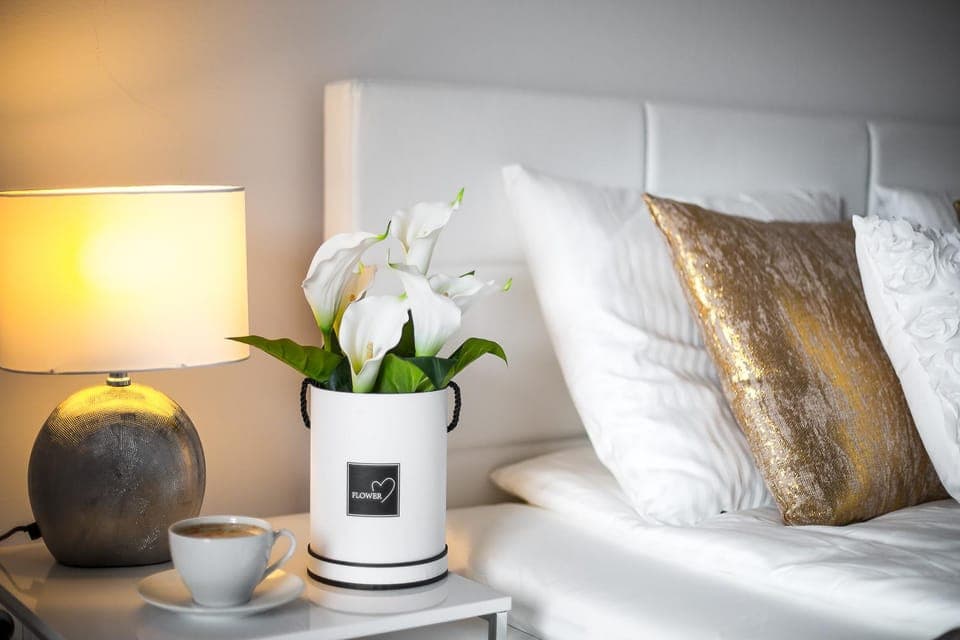 Spring, Bed, Winter, Summer, TV and multimedia, Seating area, Bedroom, Autumn