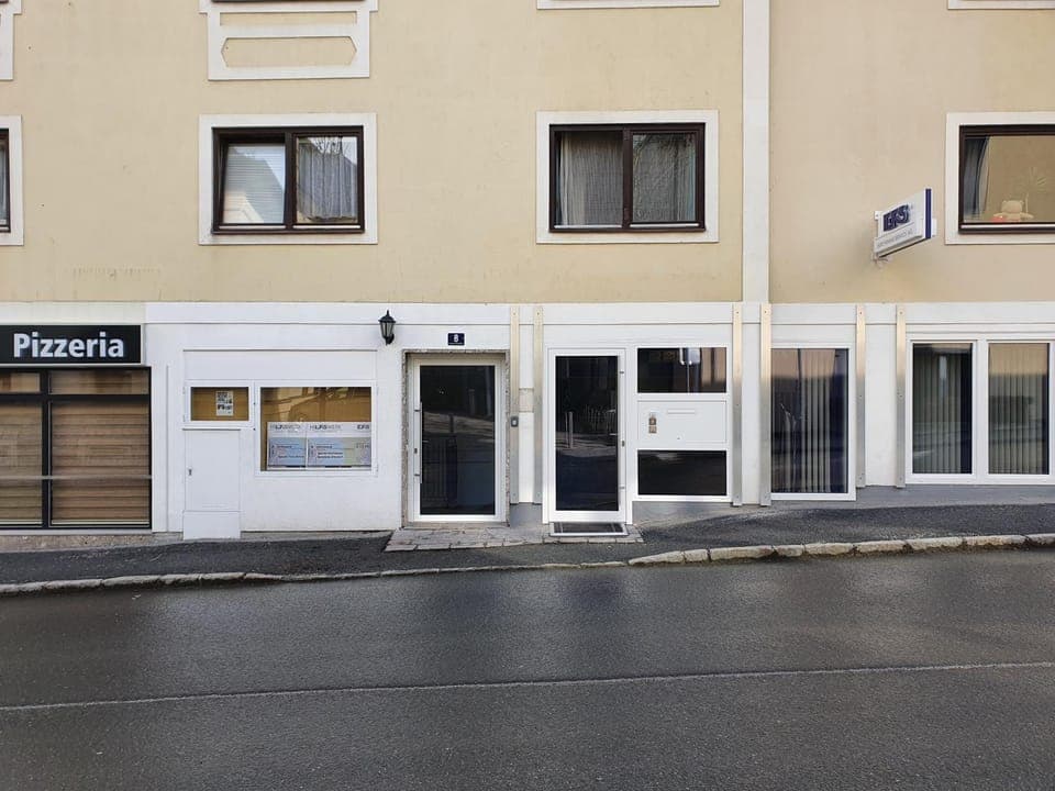 Property building, Facade/entrance, Day