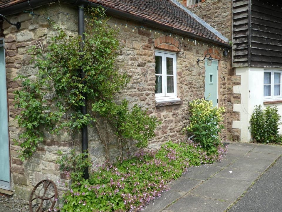 Patio, Patio, Facade/entrance, Pets, Parking, pet friendly, storage