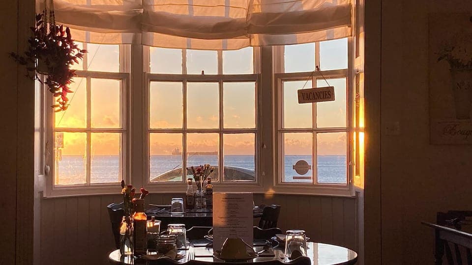 Natural landscape, Dining area, Sea view, Breakfast, Sunrise