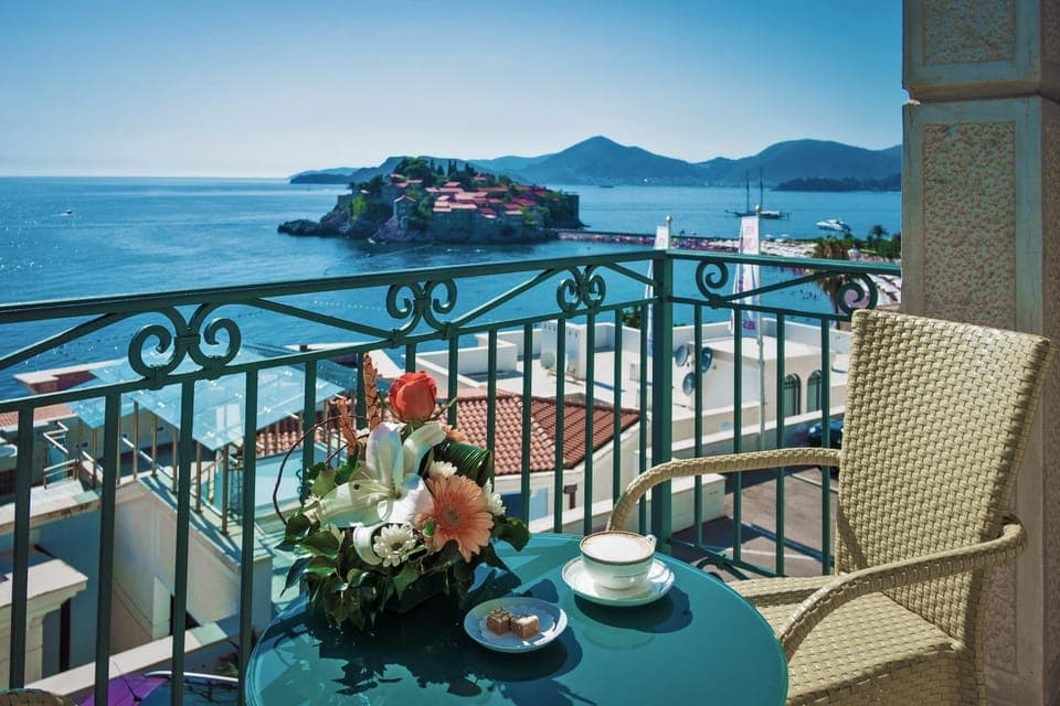 Patio, Nearby landmark, Day, Natural landscape, View (from property/room), Balcony/Terrace, Food and drinks, Seating area, Dining area, Mountain view, Sea view