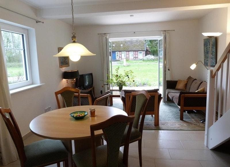 TV and multimedia, Living room, Seating area, Dining area