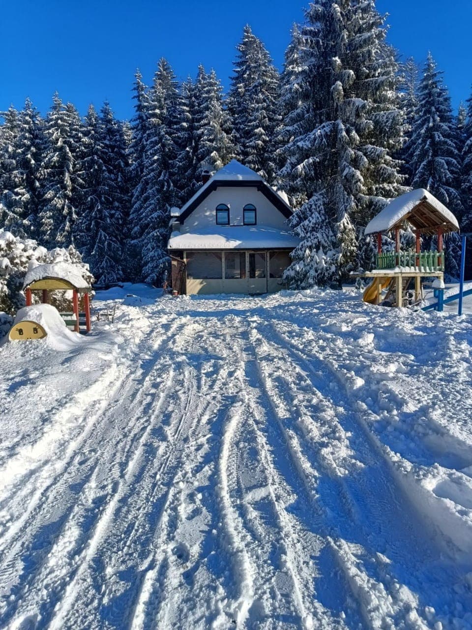 Facade/entrance, Natural landscape, Winter