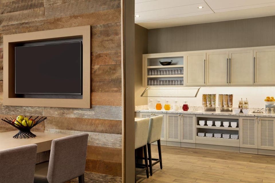 Breakfast, Continental breakfast, Buffet breakfast, American breakfast, Lunch, Dinner