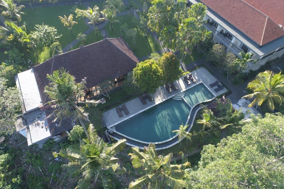 Property building, Bird's eye view, Meeting/conference room, Garden view, Pool view