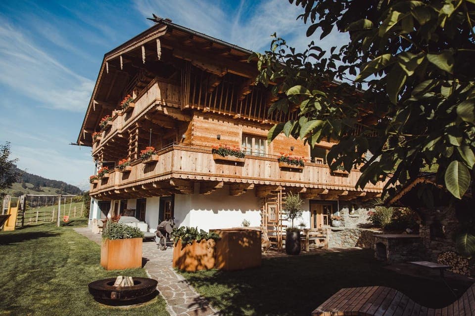 Property building, Natural landscape, Garden, Balcony/Terrace, Garden view