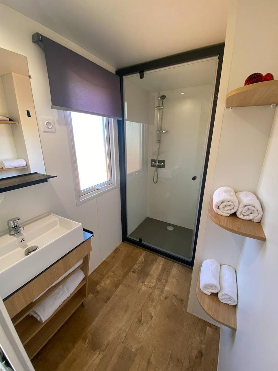 Shower, Bathroom, towels