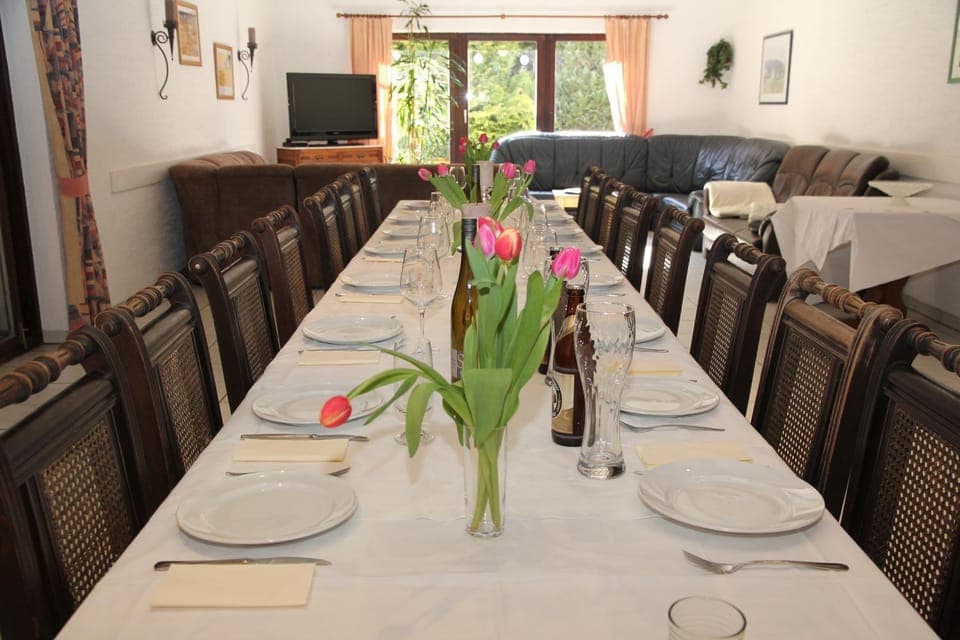 TV and multimedia, Living room, Dining area