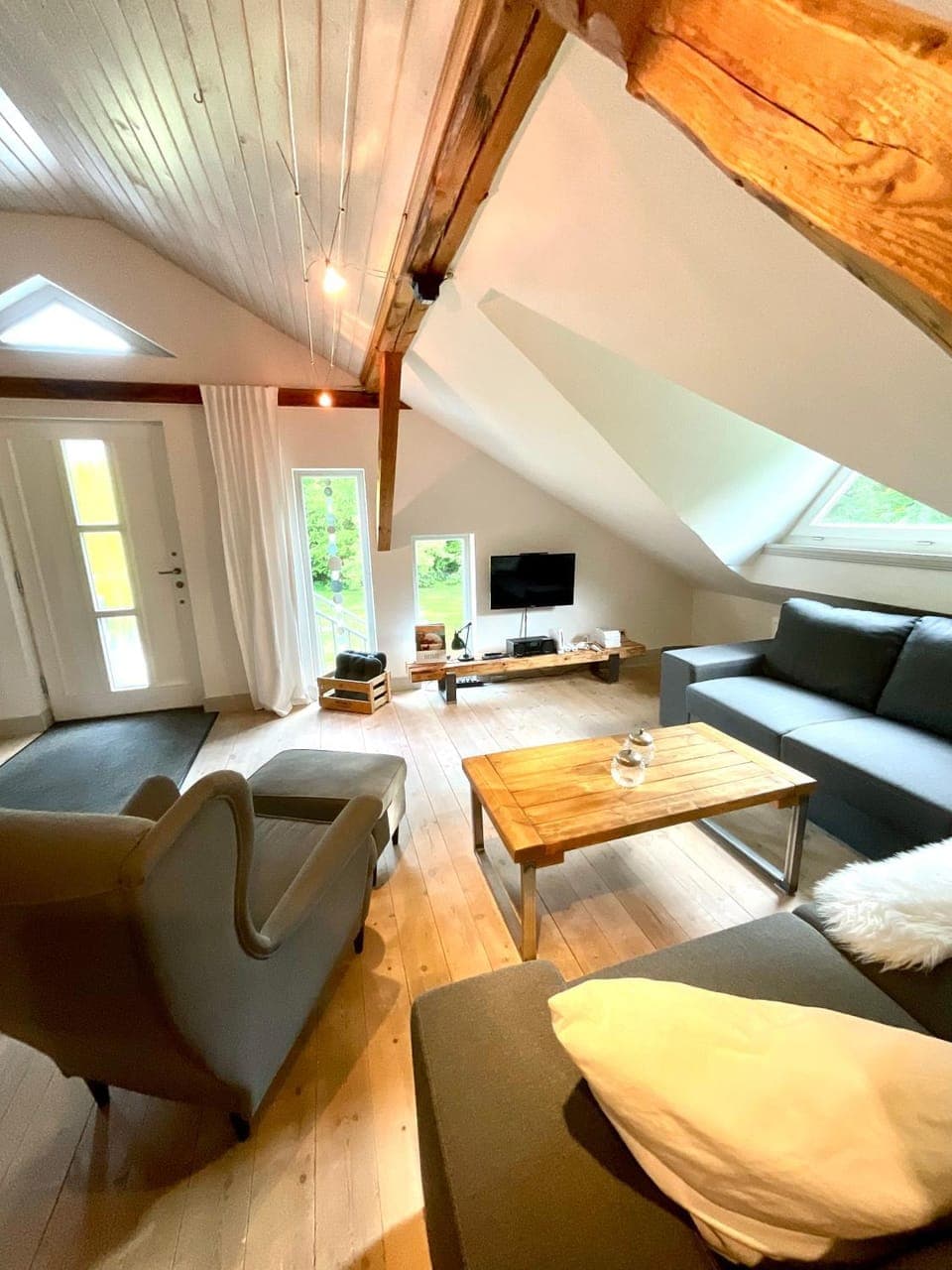 Living room, Photo of the whole room, Seating area