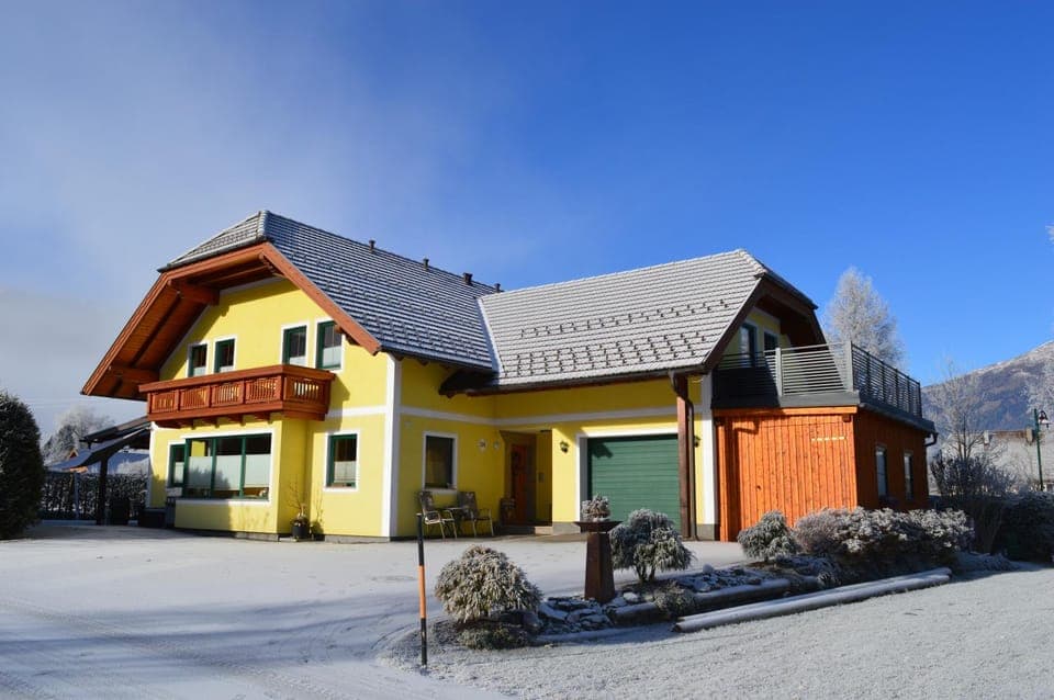Facade/entrance, Balcony/Terrace