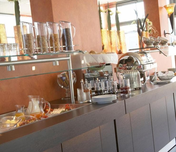 Restaurant/places to eat, Food and drinks