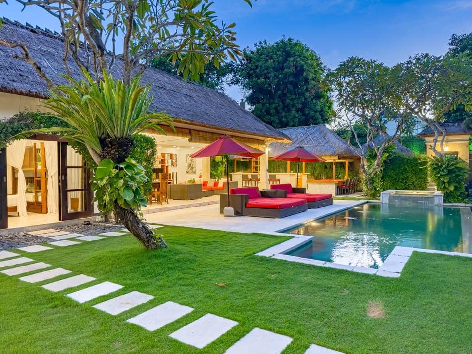 Property building, Natural landscape, Garden, Garden view, Pool view, Swimming pool, Swimming pool, sunbed