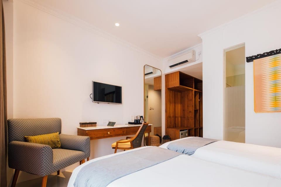 Bed, TV and multimedia, Bedroom, Food, locker