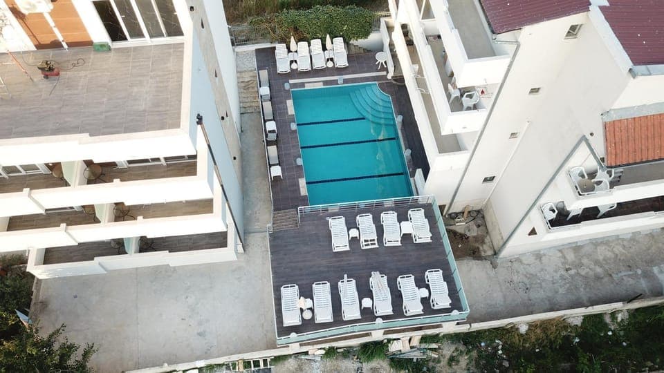 Bird's eye view, Pool view