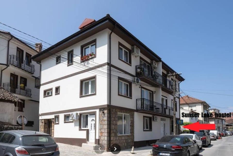 Property building, Day, Neighbourhood, Street view, Location, Parking