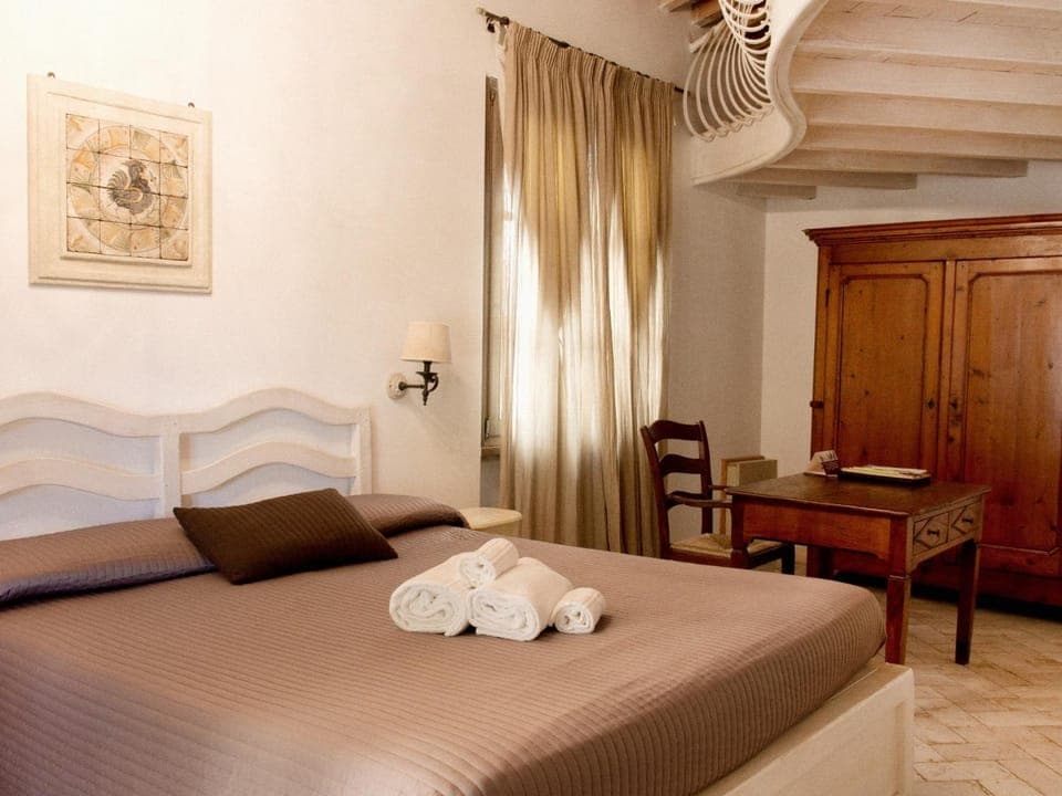 Bed, Bedroom, towels, wardrobe